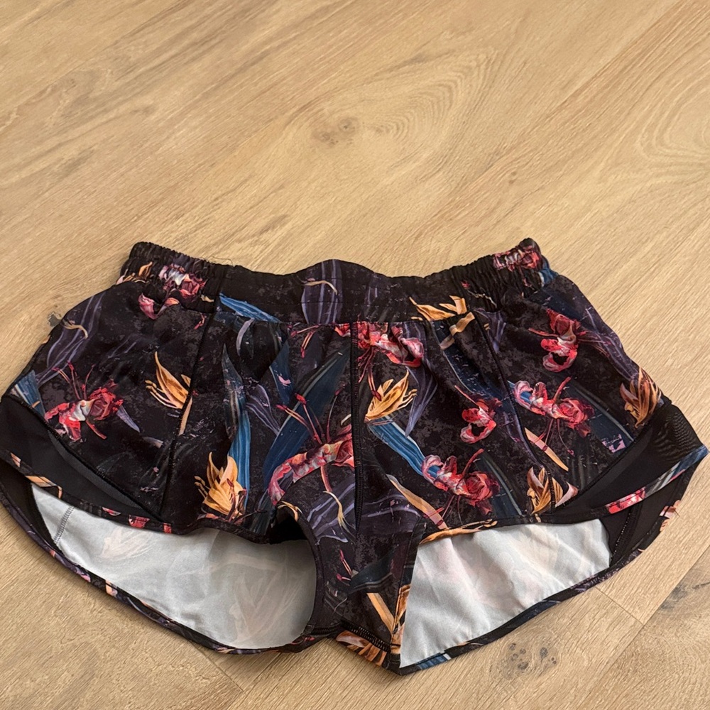 Lululemon Hotty Hot 2.5” Shorts